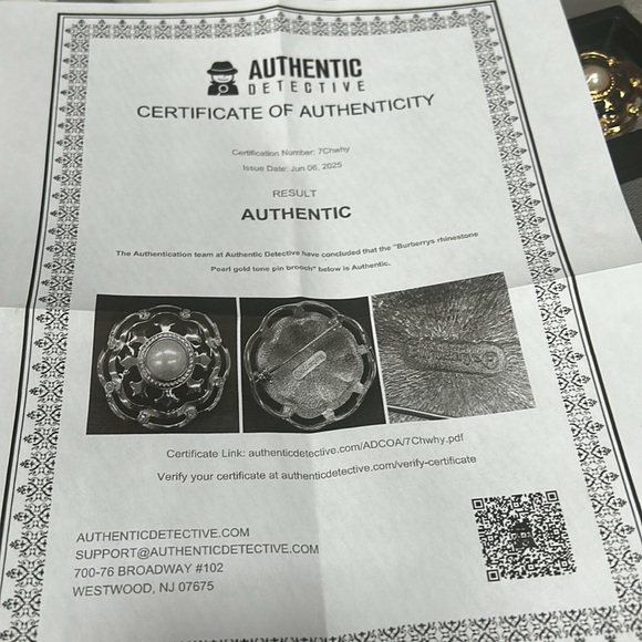 Burberry Rhinestone Pearl Gold tone Pin Brooch - Picture 4 of 4